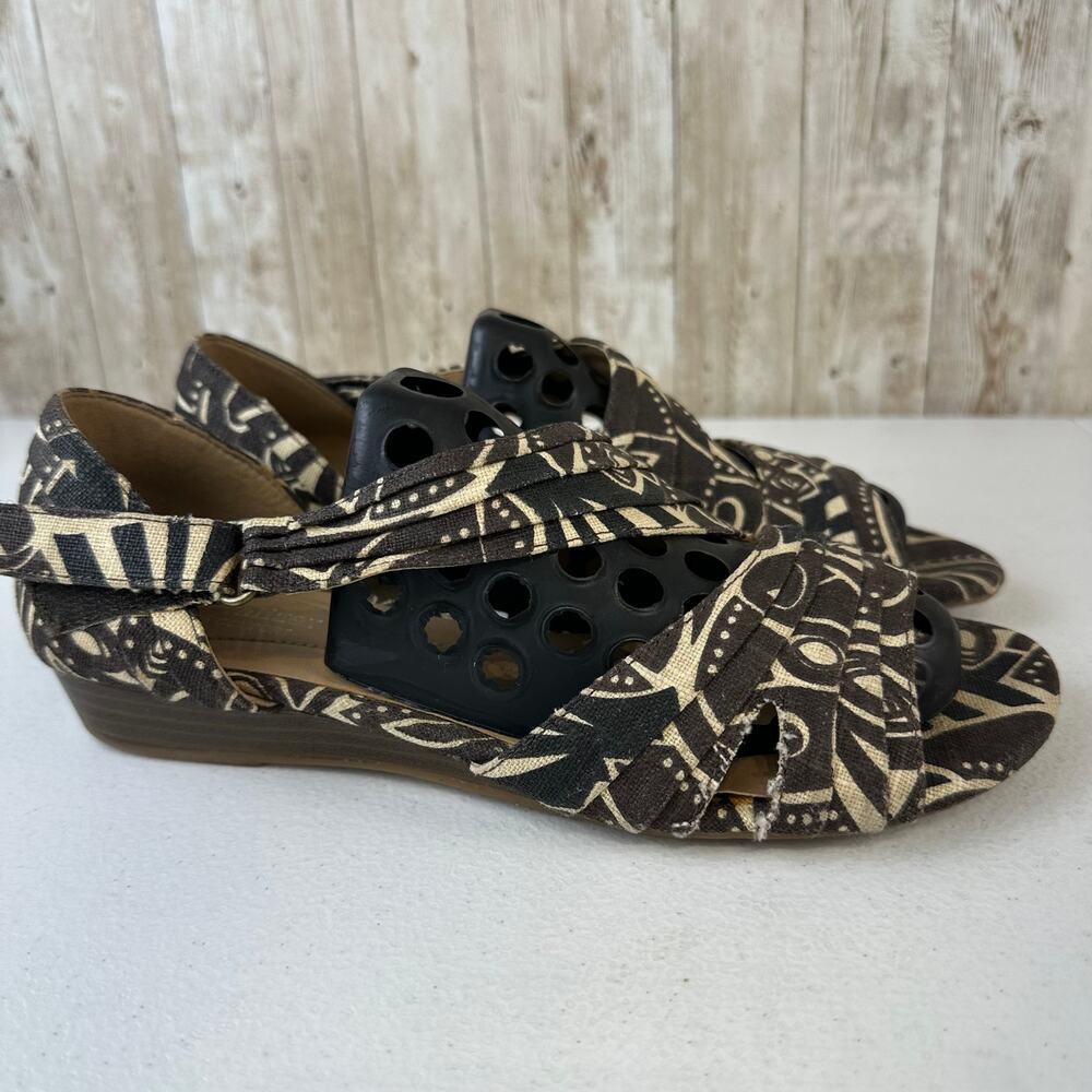 Naturalizer N5 Comfort‎ Jane Sandals 7W Beige Open Toe Strappy Brown Canvas